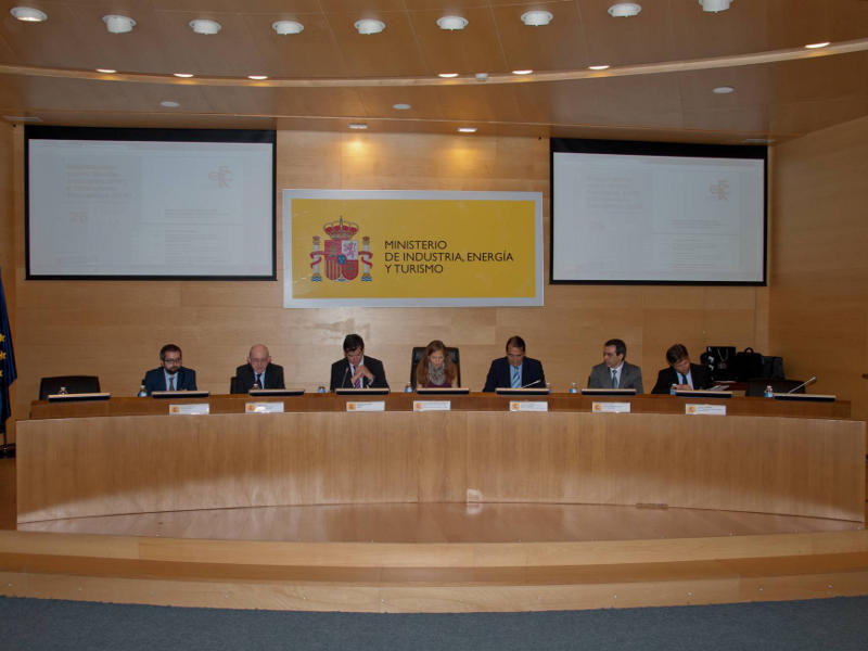 Encuentro profesional organizado por la Asociación de Fabricantes de Generadores y Emisores de Calor por Agua Caliente (FEGECA), y el Ministerio de Industria