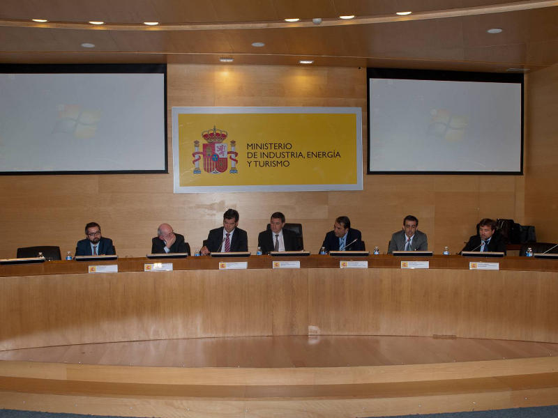 Encuentro profesional organizado por la Asociación de Fabricantes de Generadores y Emisores de Calor por Agua Caliente (FEGECA), y el Ministerio de Industria