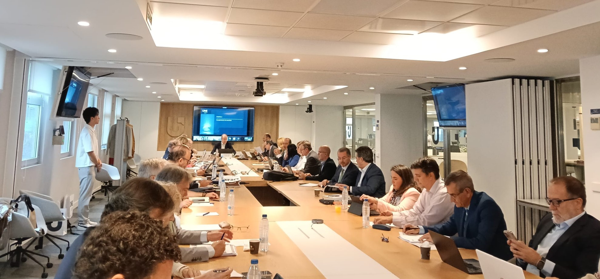 FEGECA participa en la Junta Directiva de UNE