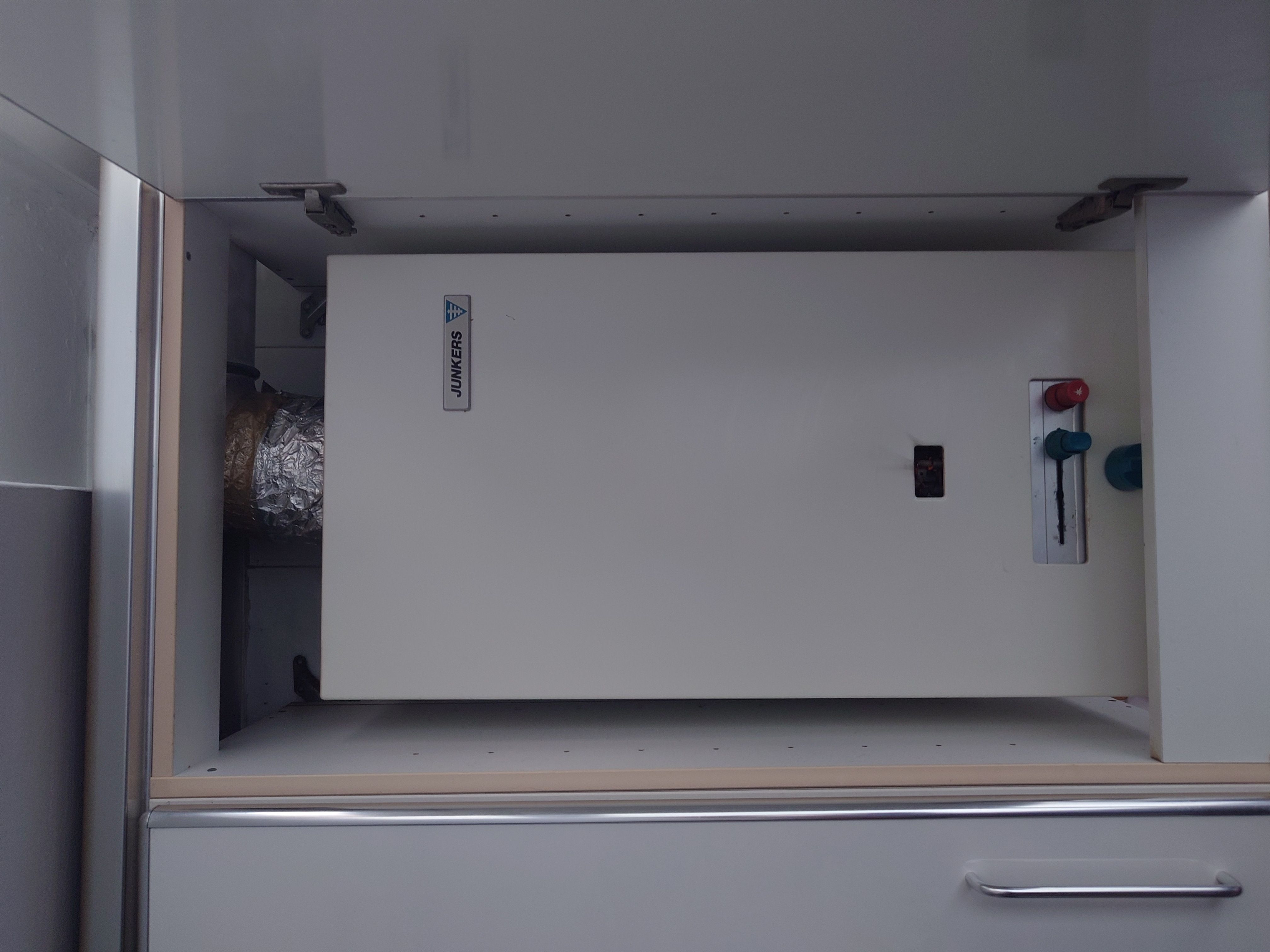 Bosch Home Comfort concluye la campaña “El calentador Junkers más antiguo” con la instalación de un Bosch Therm 6600 S en Cádiz