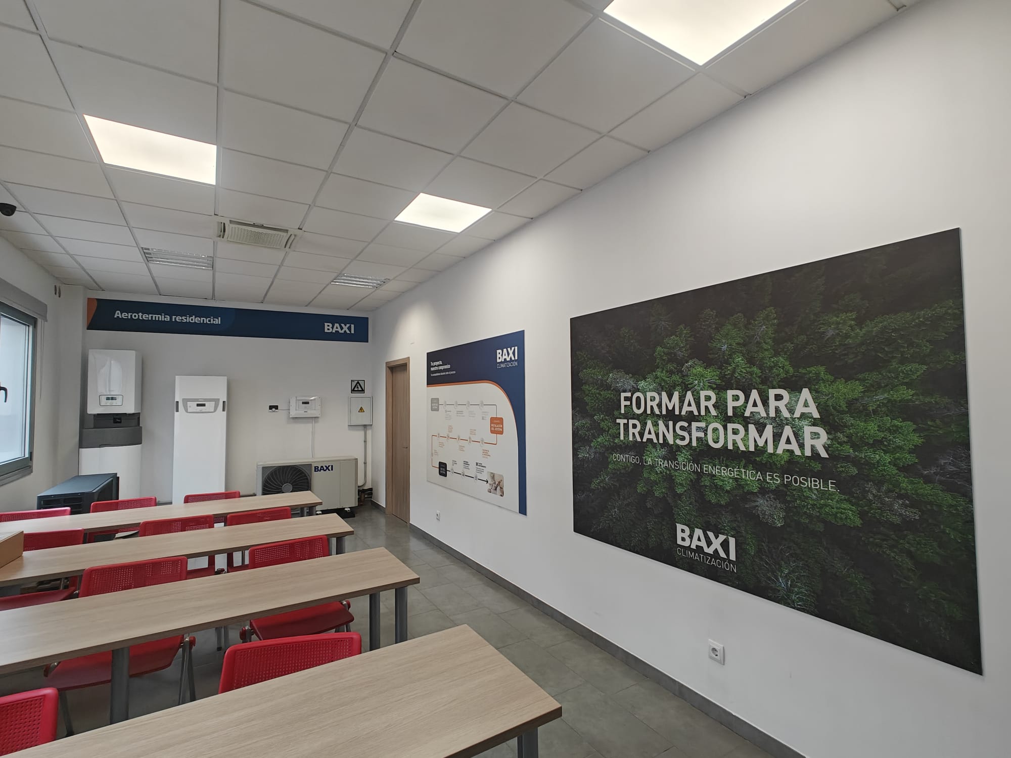 BAXI inaugura un aula de formación en aerotermia en Santiago de Compostela