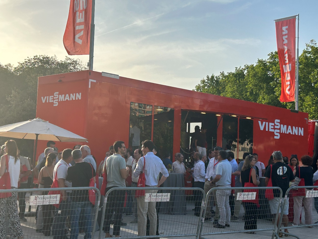 Viessmann acerca la nueva era de las bombas de calor a los profesionales con una gira por España